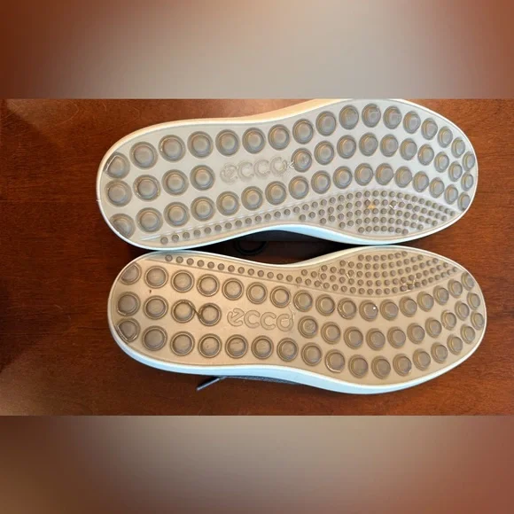 Men’s Ecco Grey Sneakers. US size 8. Euro 42 - Picture 9 of 9